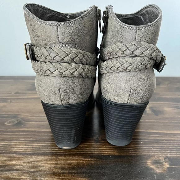 No Parking size 7.5 gray heeled boots - Picture 2 of 7